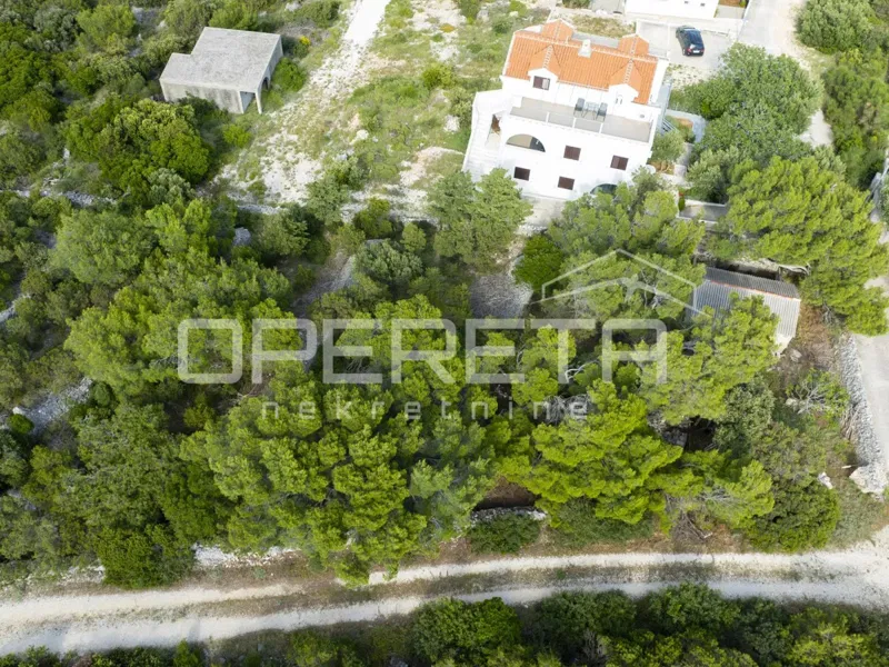 Povlja, Brač, terreno edificabile di 400 m2 vicino al mare – 3