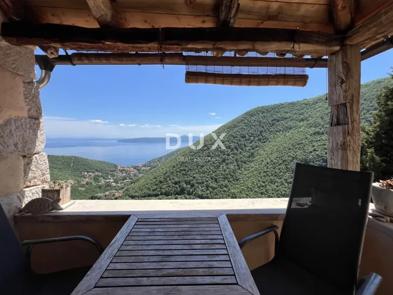 OPATIJA, MOŠĆENIČKA DRAGA – Casa in pietra ristrutturata in modo esclusivo con vista mare spettacolare e completa privacy