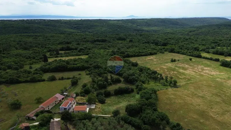 Istria, Marčana – Terreno agricolo conveniente di 1,8 ha – 3