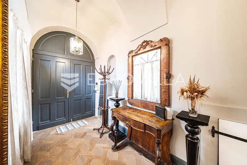 Zagreb, Gornji Grad, luxurious five-bedroom apartment of 260 m² in a palace with atrium – 2