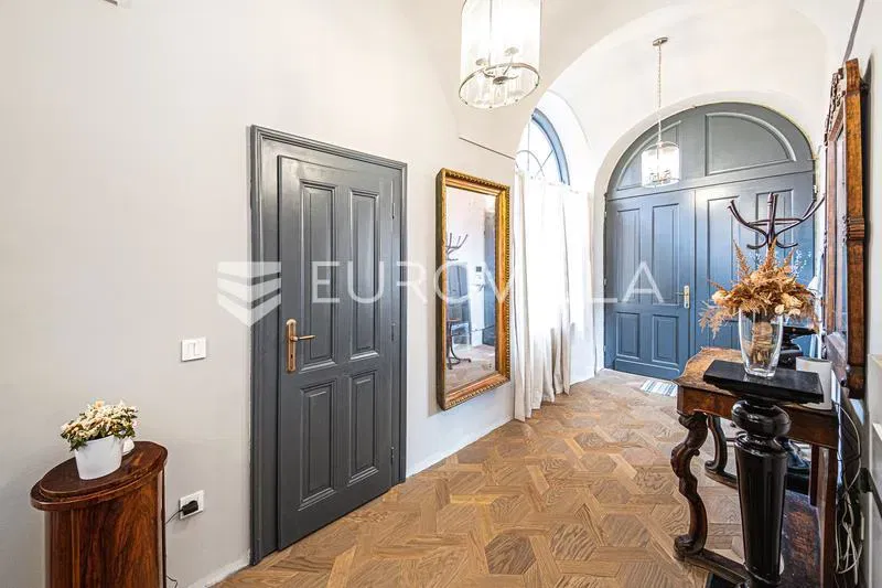 Zagreb, Gornji Grad, luxurious five-bedroom apartment of 260 m² in a palace with atrium – 3