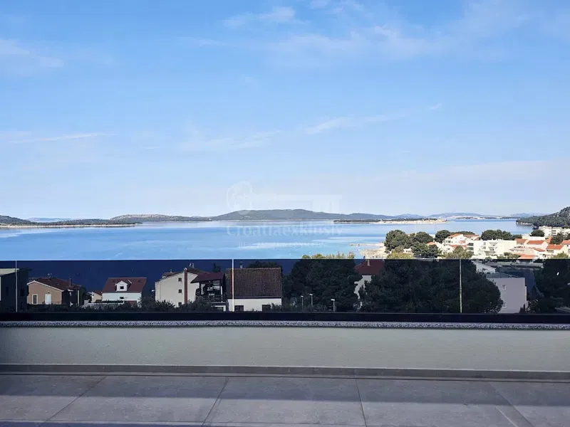Penthouse sa pogledom i velikom terasom ,Žaborić
