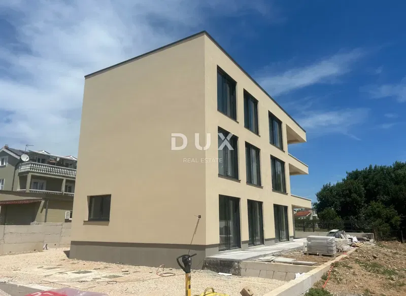 VODICE – apartament 3BR+LR z widokiem na ogród i morze, 70 m od morza i plaży – 3
