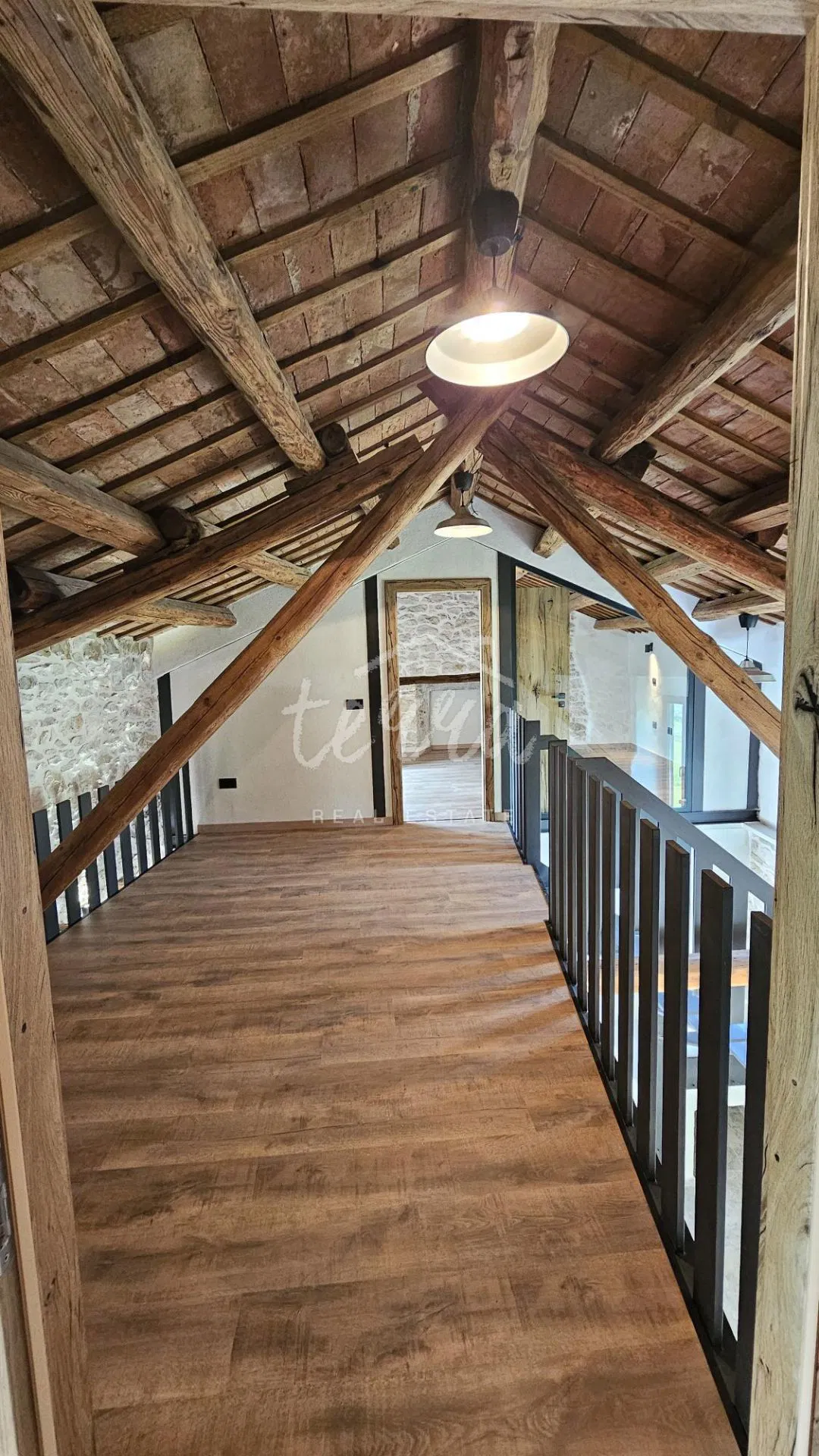 Prekrasna kamena kuća kompletno renovirana,Labin