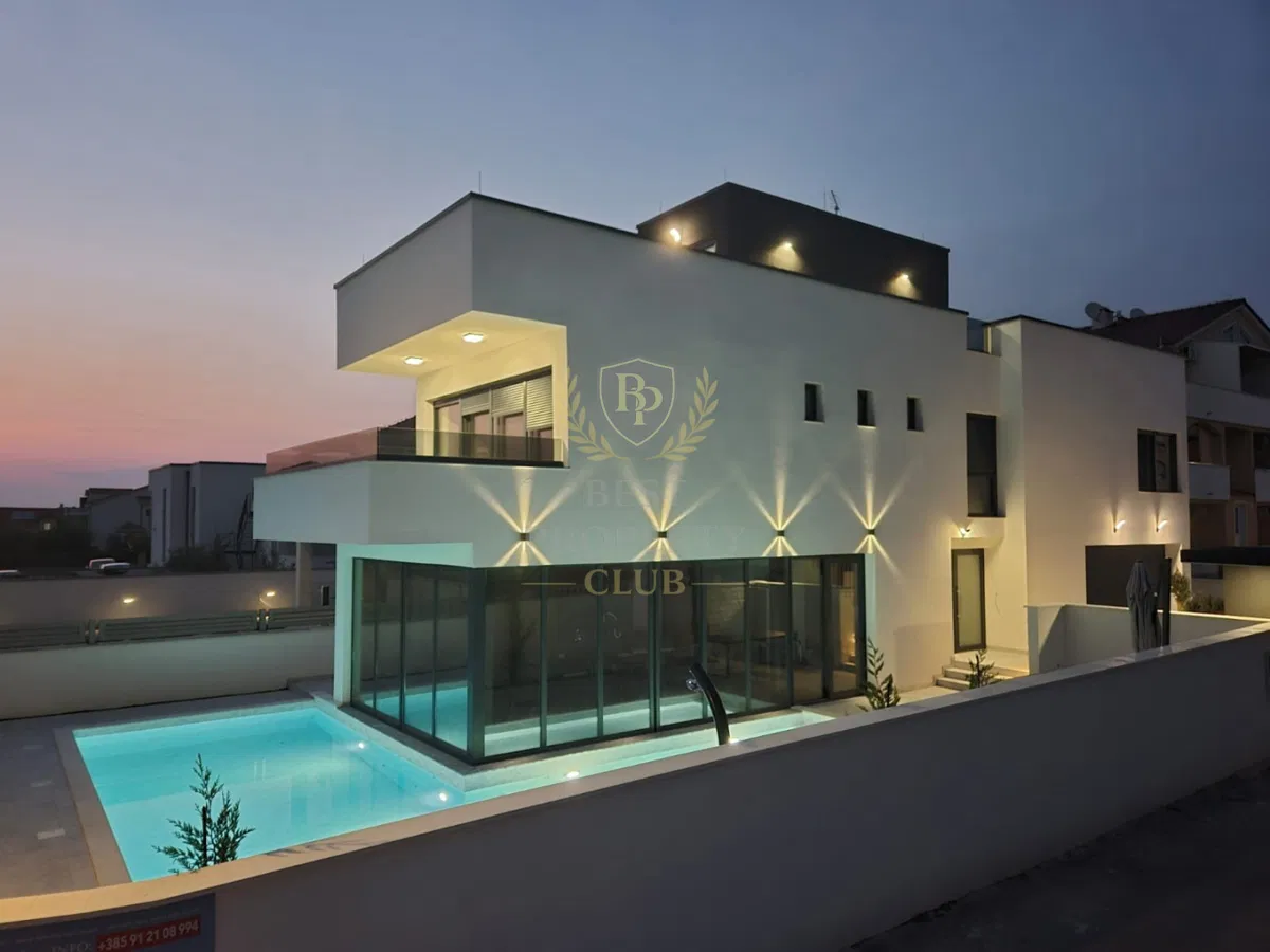 18. Moderna villa con terrazza panoramica sul tetto a 170 m dal mare - Vrsi, Croazia.