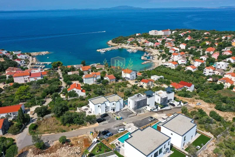 Vila z 5 zvezdicami s bazenom ob morju - blizu Novalje, otok Pag, Hrvaška