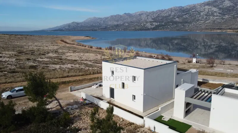 Kuća s bazenom i panoramskim pogledom na more u 1. redu do mora – blizu Maslenice, Hrvatska