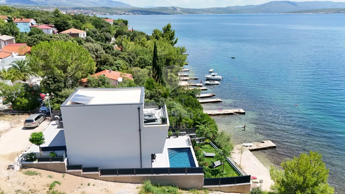 Luxus villa az első sorban a tengerparton - Maslenica, Zadar, Horvátország