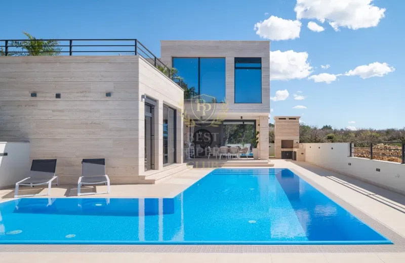 Egyedülálló luxus villa panorámás kilátással a tengerre Zadar mellett, Horvátország.