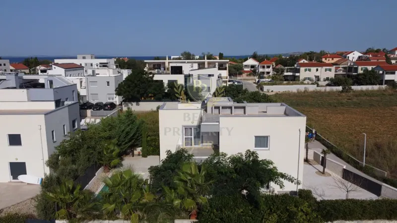 Casa completamente arredata con piscina a 100 m dal mare - Privlaka, Zara, Croazia – 3