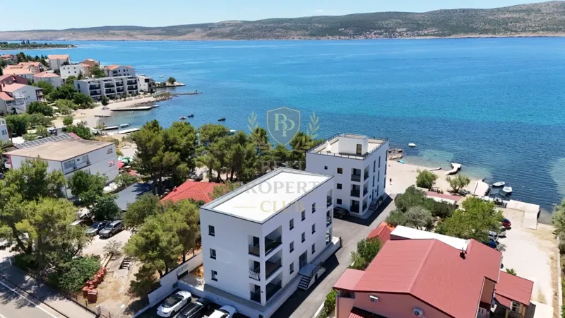 Ferienwohnungen in der zweiten Reihe zum Meer mit privatem Zugang zum Strand - Starigrad, Kroatien