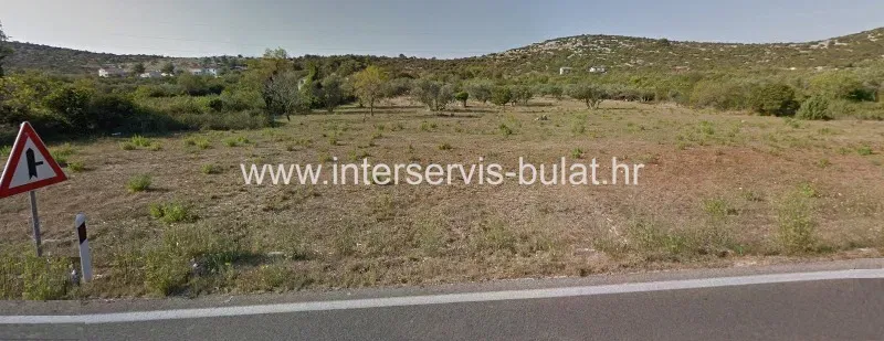 .::: Poljoprivredno zemljište s kućicom u Ivinju :::.