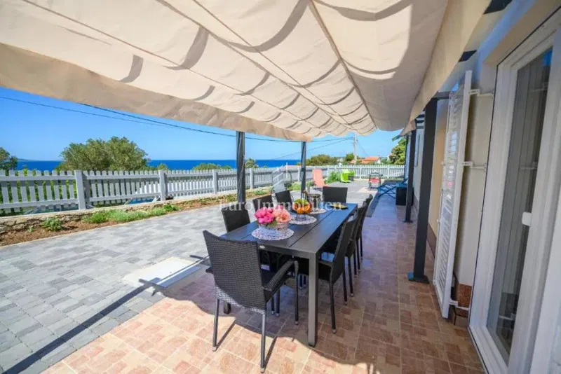 Miholašćica, Cres - stan s dvorištem 221 m²