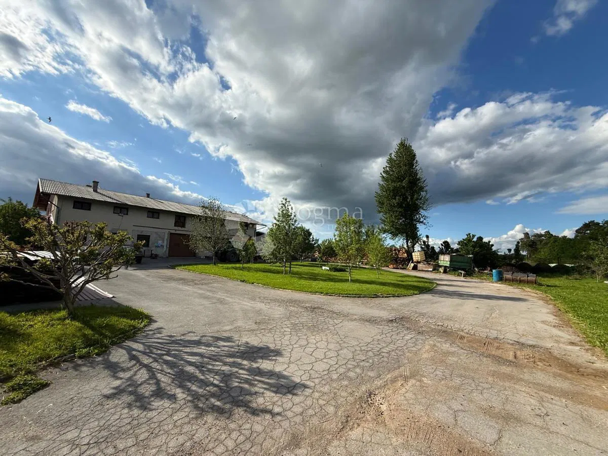 Ház Centar, Gospić, 600m2