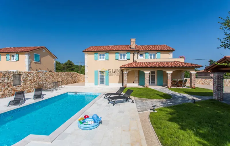 Isola di Krk, Kras – casa arredata con piscina!