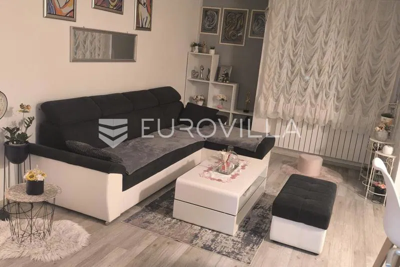 Vukovar, Borovo Naselje, četverosoban stan 92,28 m² na prvom katu s liftom