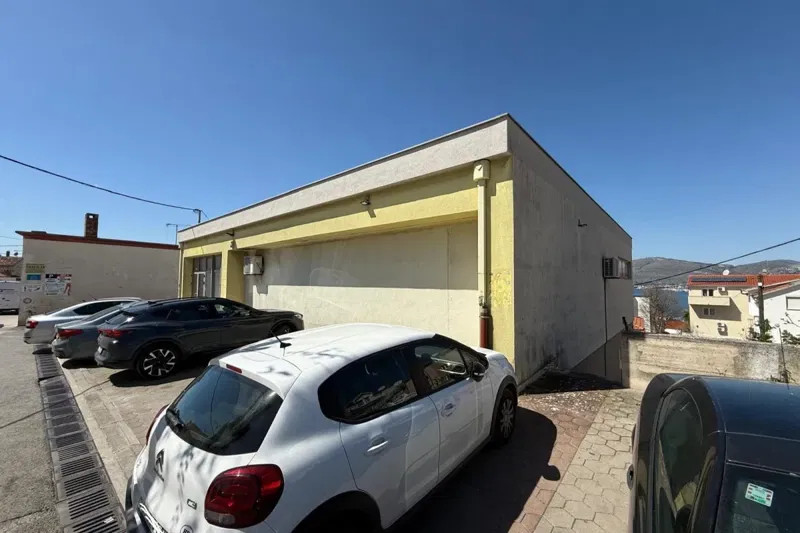 Locale commerciale in posizione strategica – 3