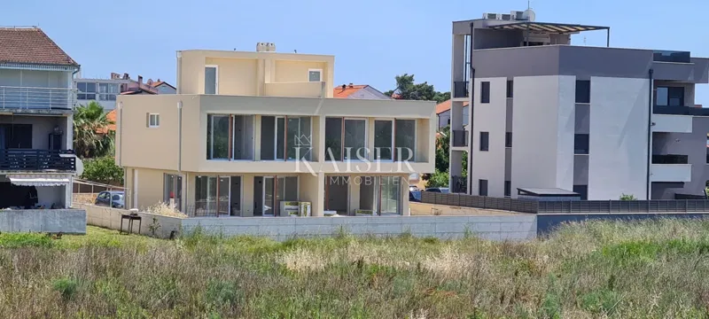 Zadar, Privlaka: Modern semi-detached villa with pool and roof terrace – 3