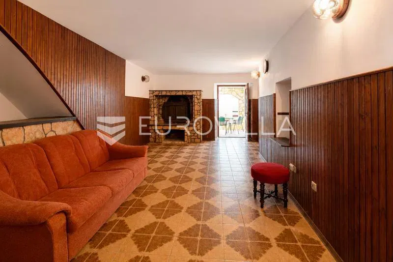 Krk, Baška, family house with two apartments and a spacious garden – 3
