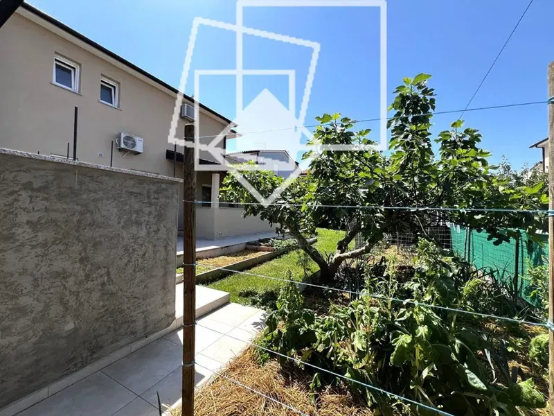 Finida, Umag – Kuća sa 3 etažirana stana