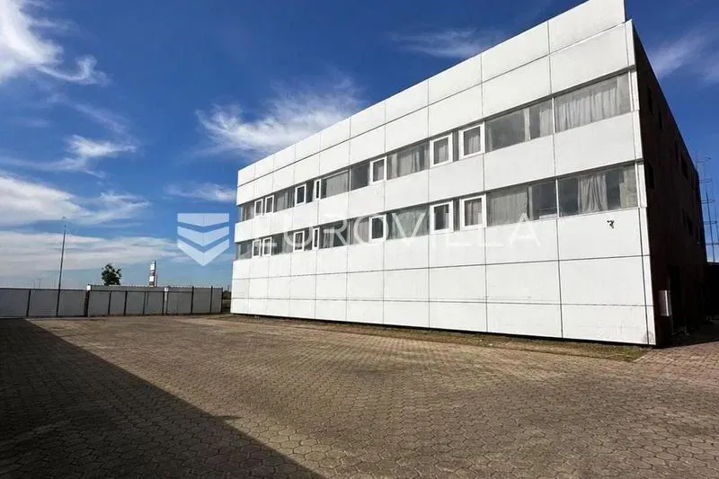 Osijek, Industrijska zona Čepin, poslovni prostor površine 150 m², prvi red do ceste