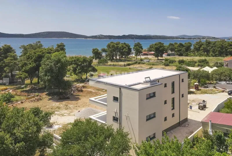 Vodice – Przestronny apartament na parterze w nowym budynku, drugi rząd od morza – 3