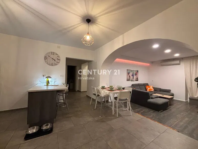 Opportunity!! Opatija, center, apartment for sale, 2 bedrooms + living room, 100 m2 – 3