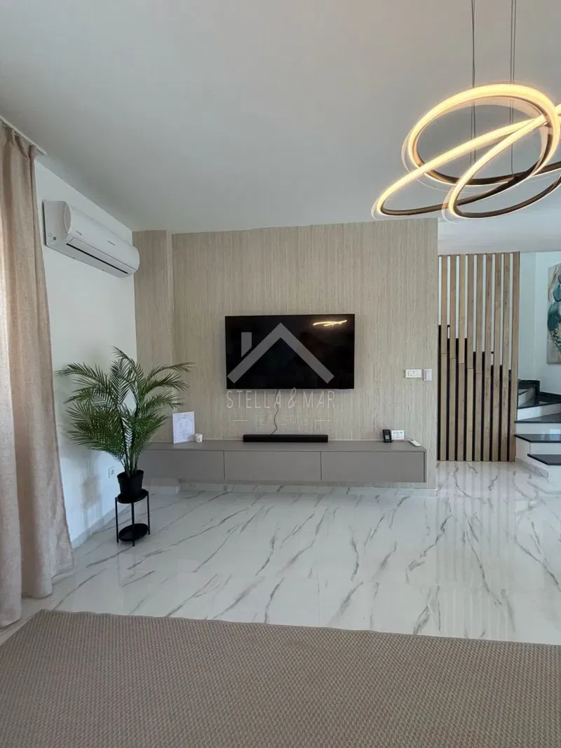 House with swimming pool, designed by designer - Vir, Center – 3