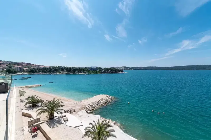 Beautiful villa FIRST ROW by the sea, Trogir, Čiovo – 3