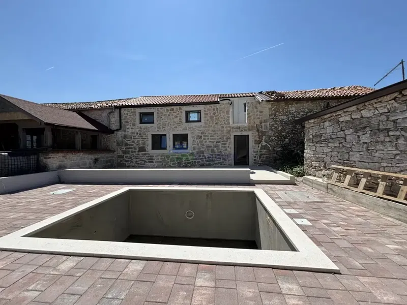 Istra, kamena kuća u okolici Vrsara