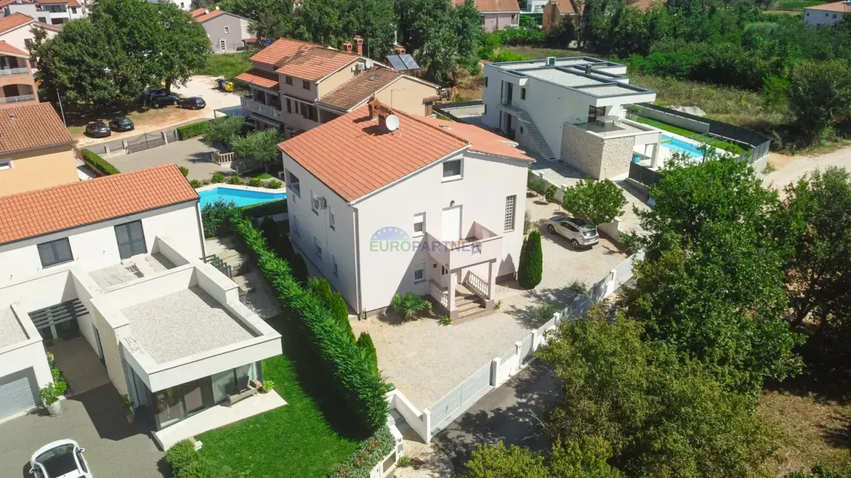 Samostojeća kuća sa 4 stana, Funtana