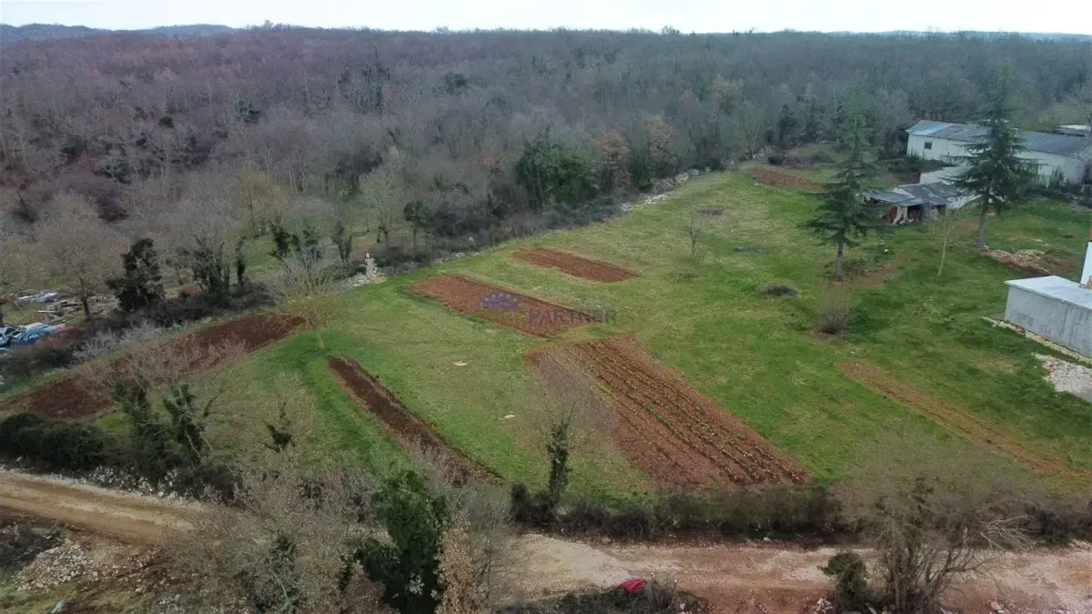 Prekrasno zemljište na rubu građevinske zone, Višnjan