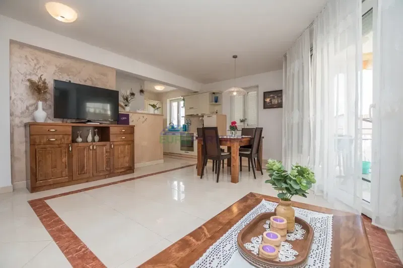 Poreč, apartment 90m2 with sea view! 700m to the sea – 2