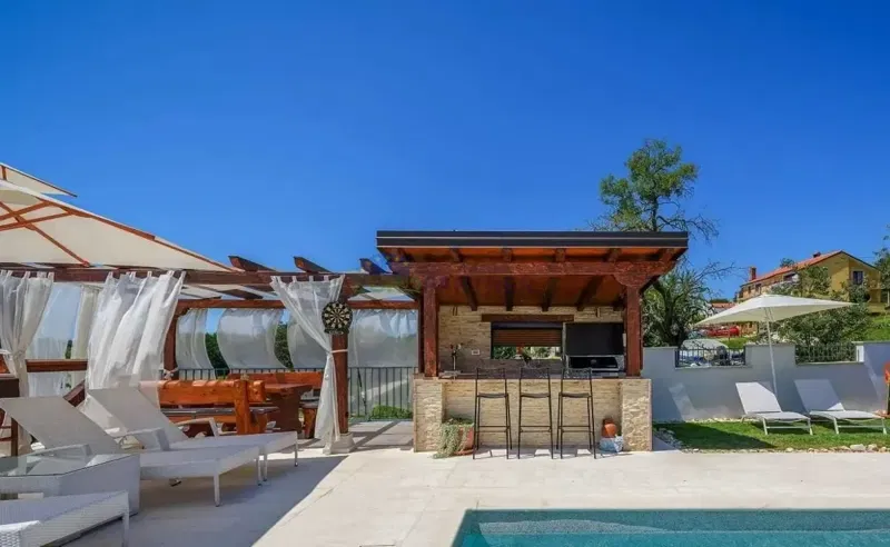 Istra, Novigrad, villa con piscina in ottima posizione – 3