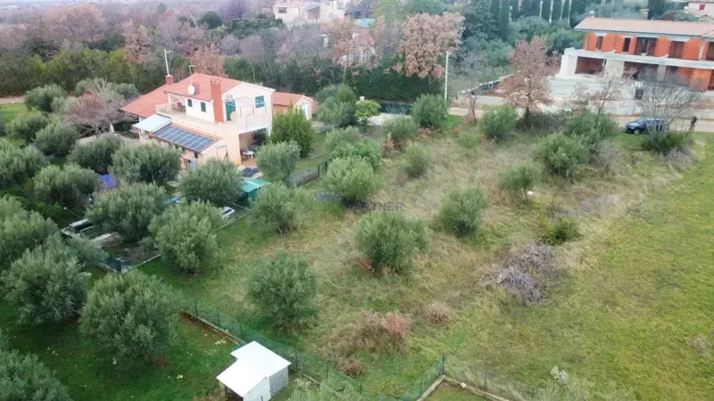 Building land with a view of olive groves, surrounding Poreč. – 3