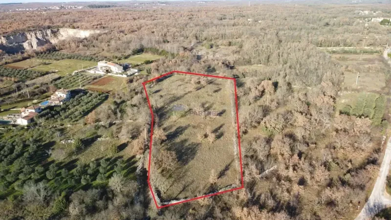 Beautiful property, 5892m2 of building land + 3562m2 of agricultural land, Poreč surroundings. – 2