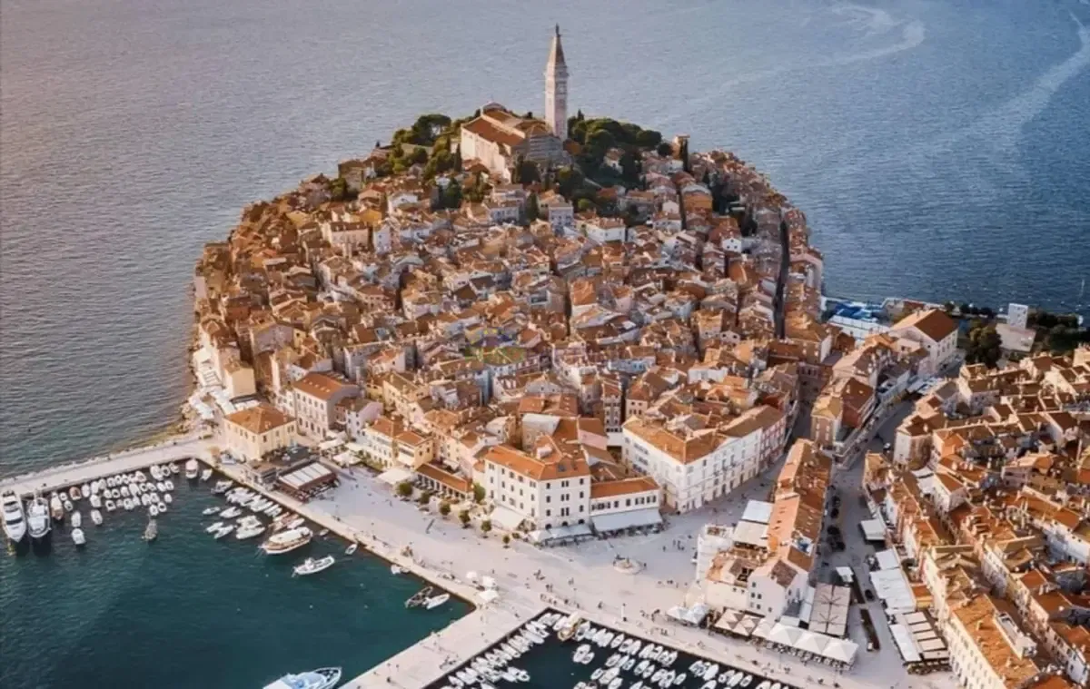 Istra, Rovinj, poslovni prostor sa garsonjerom