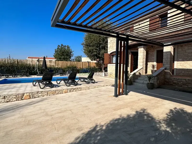 Villa in pietra con piscina, vicino a Parenzo – 3