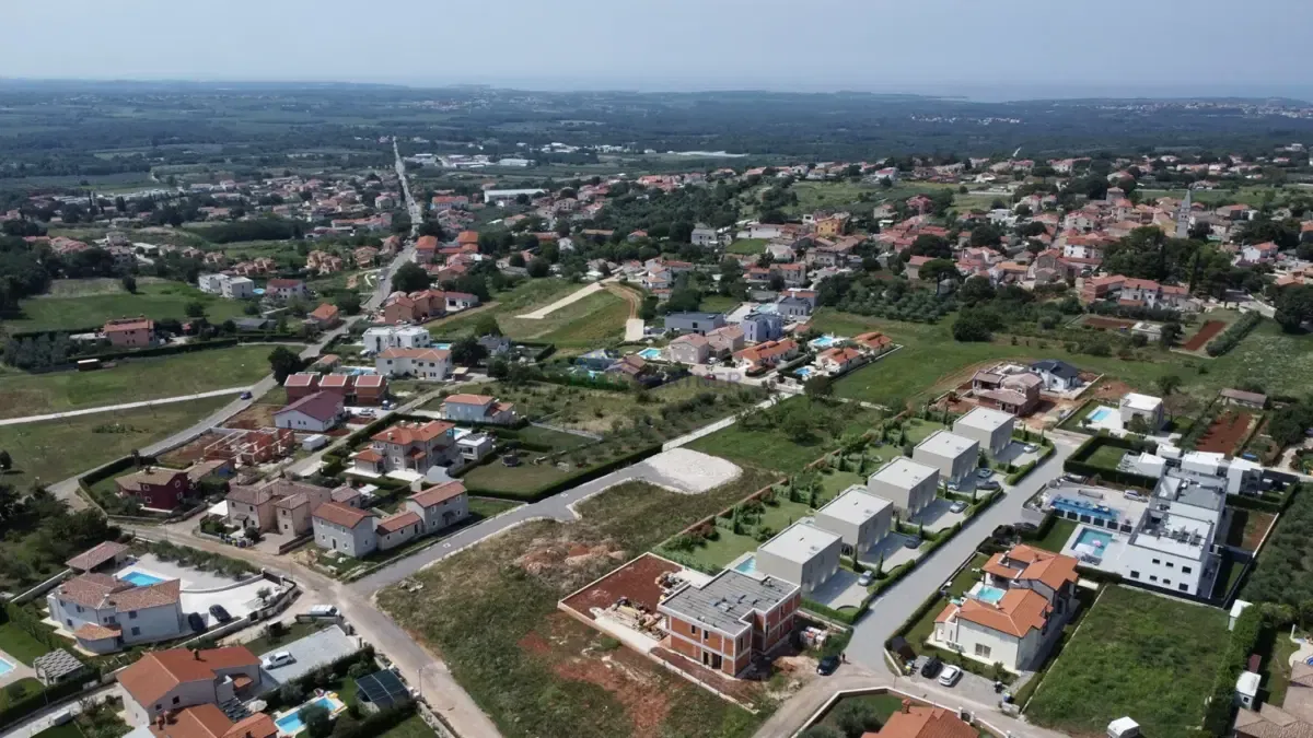 Poreč, Baugrundstück mit Projekt und Meerblick