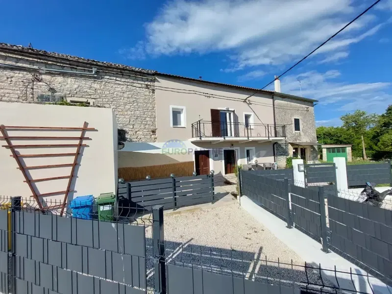 Casa in pietra a schiera con giardino. – 3