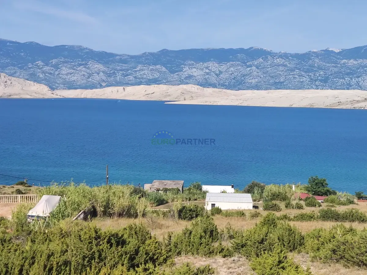 Građevinsko zemljište na Pagu, blizu Novalje, 3.000 m2 prodaja