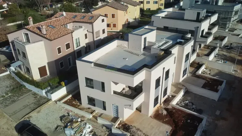 Appartamento al piano terra con giardino in un nuovo edificio, Parenzo, a 1 km dal mare – 2