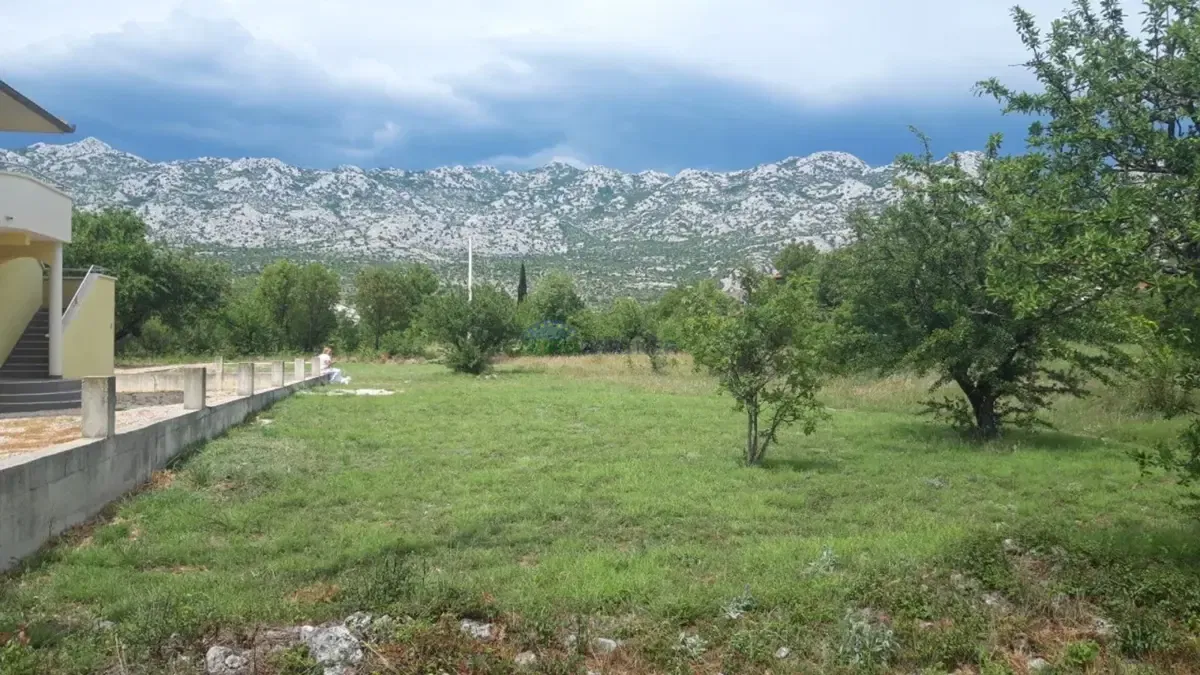 Starigrad-Paklenica, Seline, zemljište na super položaju
