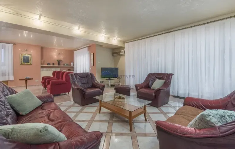 Villa a Parenzo, 420m2, vicino al mare – 2