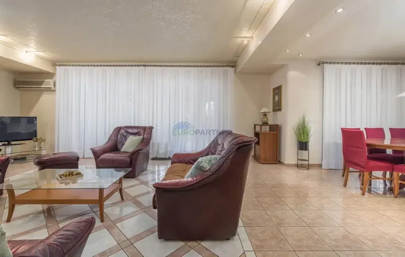 Villa a Parenzo, 420m2, vicino al mare – 3