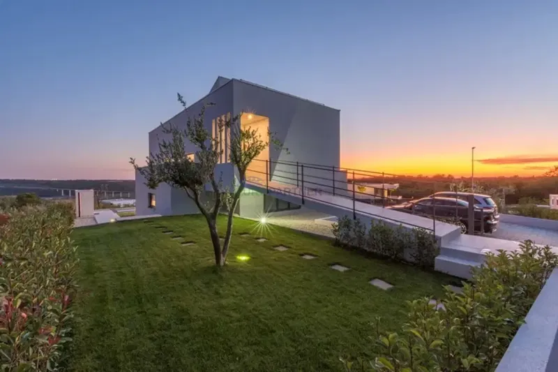 Villa moderna con vista incantevole – 3
