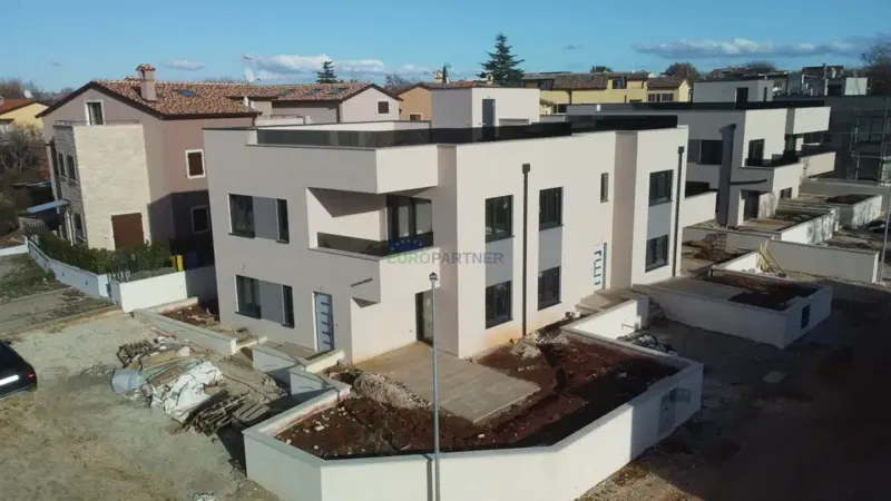 Luxury apartment on the ground floor with sea view, new building, Poreč – 3