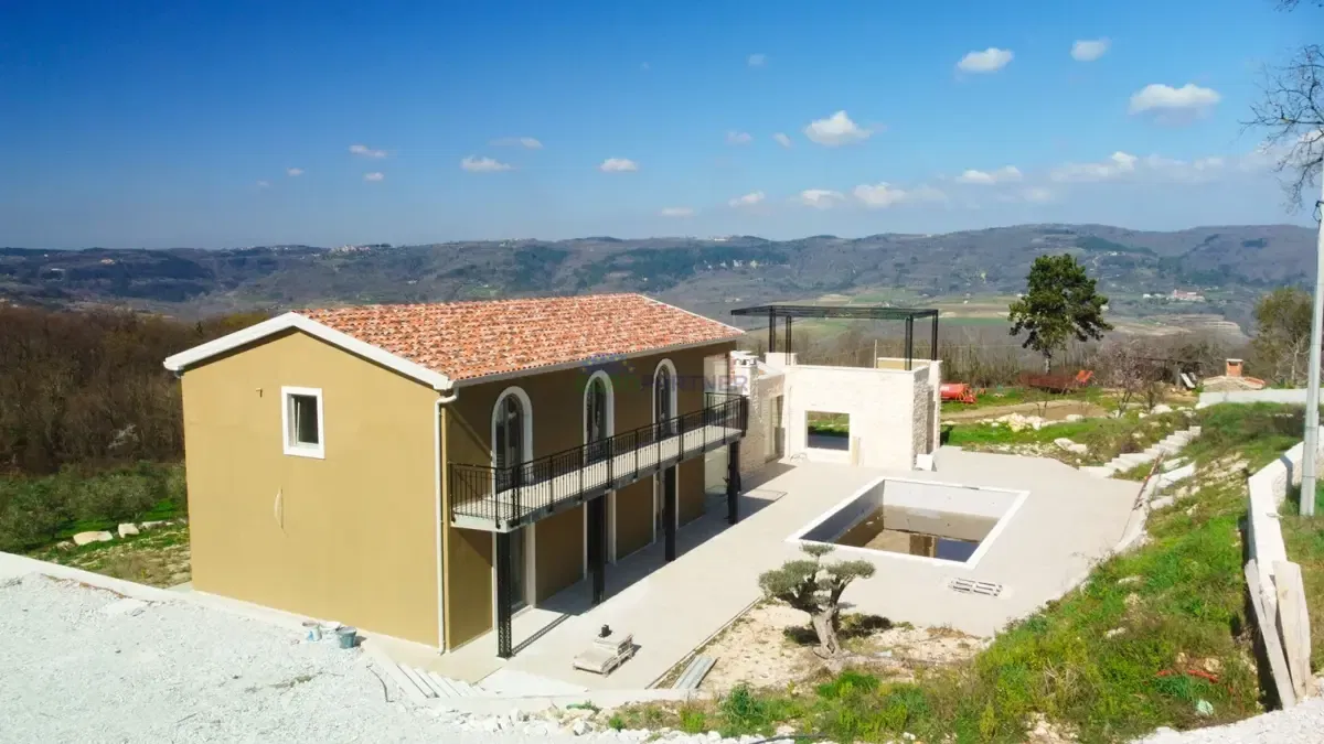 Kuća, modernog dizajna, sa prekrasnim pogledom