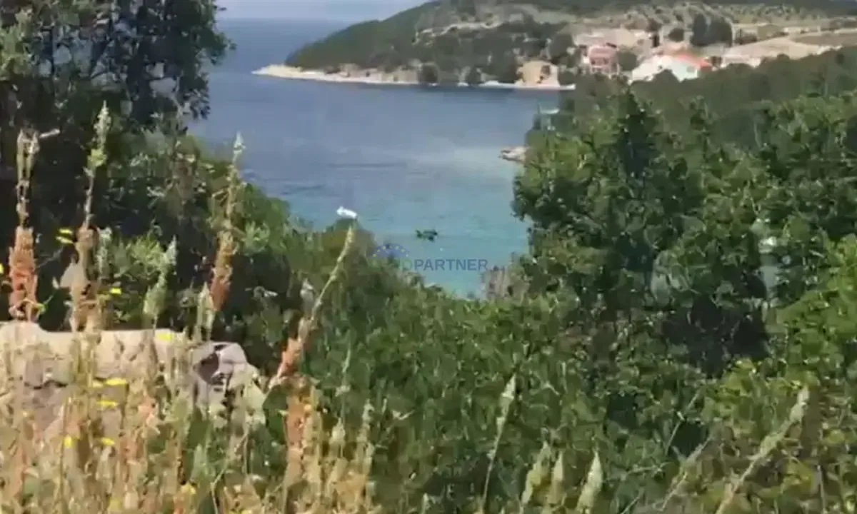 Zemljište uz more sa kompletnim projektima za vile