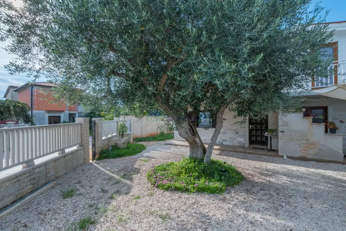 Apartmanska kuća 100 metara od mora u Umagu